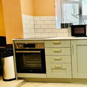 Flash Sale Train Station 1 Bedroom Flat Bn137che03 Apartment Brighton